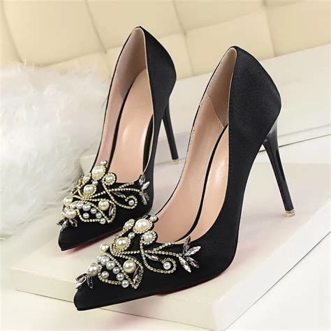 designer pumps shoes for women.